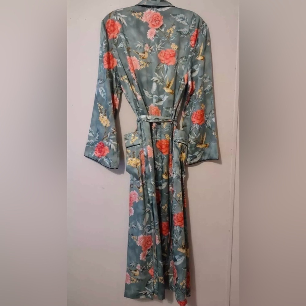 Forever 21 Floral Satin Robe - Picture 3 of 4